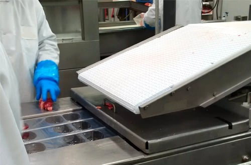 Thermoformer infeed and take-away conveyors